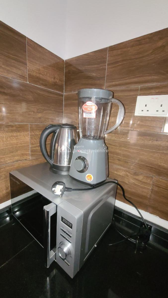 Nice 1 Bedroom with Swimming Pool & Golf, Ikeja Gra, Ikeja, Lagos, Mini Flat (room and Parlour) Short Let