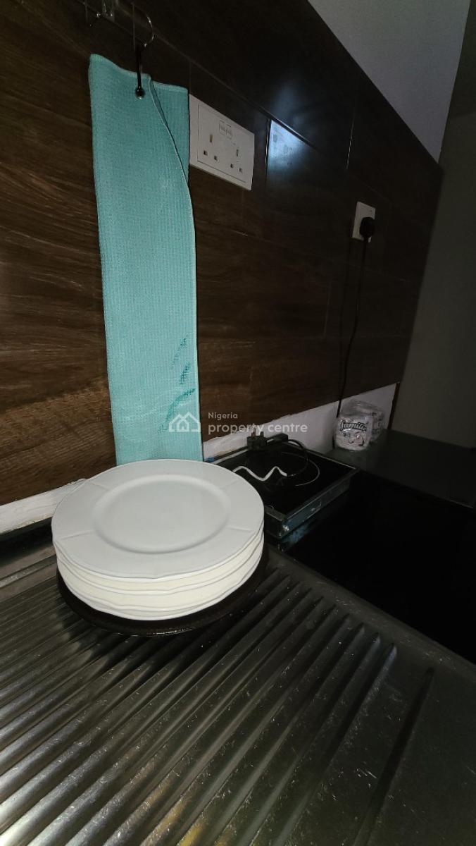 Nice 1 Bedroom with Swimming Pool & Golf, Ikeja Gra, Ikeja, Lagos, Mini Flat (room and Parlour) Short Let