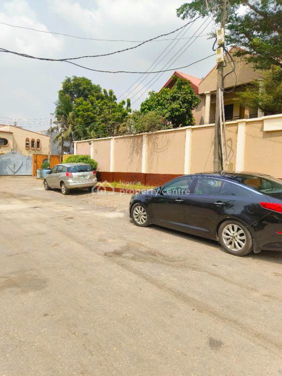 For Rent Newly Renovated 4 Bedrooms Duplex With 2 Rooms Bq, Plus Open