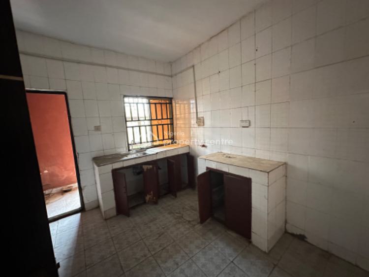 2 Bedrooms Flat, Off International Airport Road, Isolo, Lagos, Flat / Apartment for Rent