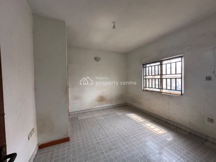 2 Bedrooms Flat, Off International Airport Road, Isolo, Lagos, Flat / Apartment for Rent