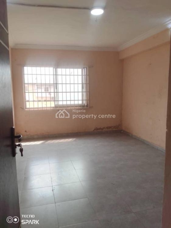 Luxury Three Bedroom Flat, Yaba, Lagos, Flat / Apartment for Rent