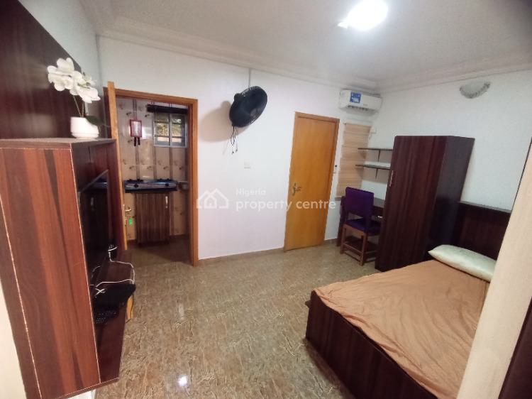 For Rent Monthly Payment Room Self Contain, Right Side, Lekki Phase 1