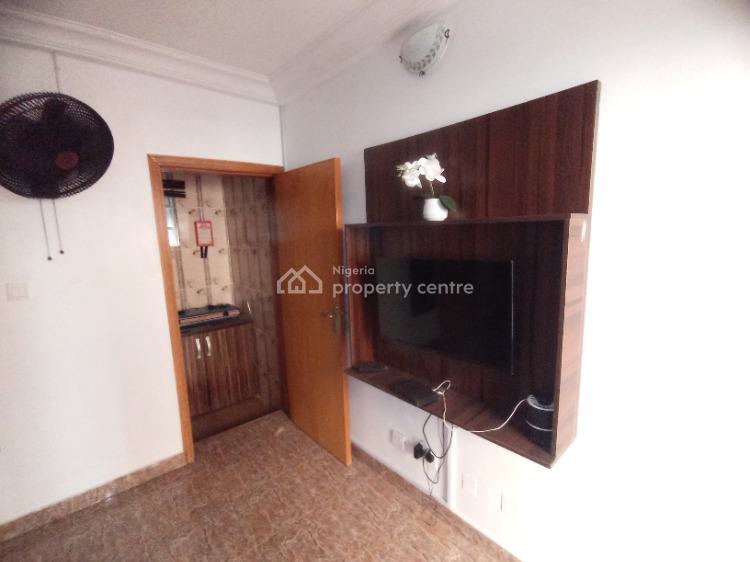 For Rent Monthly Payment Room Self Contain, Right Side, Lekki Phase 1