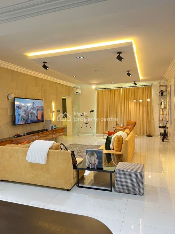 a Luxurious 3 Bedroom Apartment, Admiralty Way, Lekki Phase 1, Lekki, Lagos, Flat / Apartment Short Let