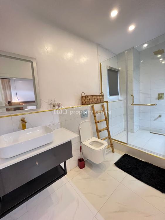 a Luxurious 3 Bedroom Apartment, Admiralty Way, Lekki Phase 1, Lekki, Lagos, Flat / Apartment Short Let