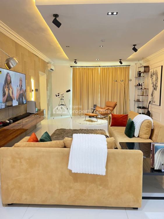 a Luxurious 3 Bedroom Apartment, Admiralty Way, Lekki Phase 1, Lekki, Lagos, Flat / Apartment Short Let