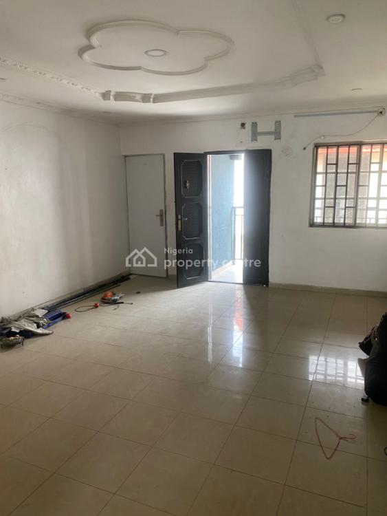 Nice Well Maintained Spacious 3 Bedrooms Flat, Osapa, Lekki, Lagos, Flat / Apartment for Rent