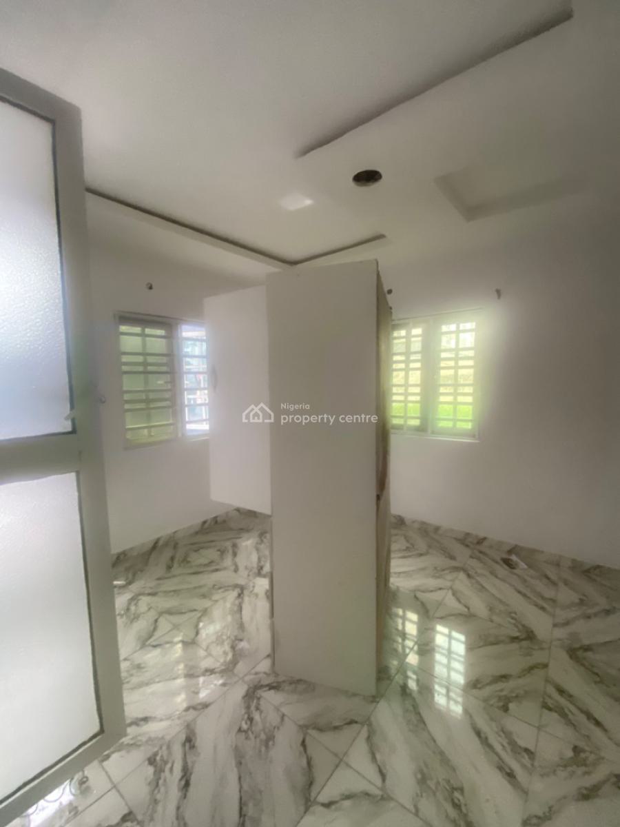 Luxuriously Spacious Self Contain with Excellent Finishing, 14b, Kayode Close, B & M Court, Ologolo, Lekki, Lagos, Self Contain (single Rooms) for Rent