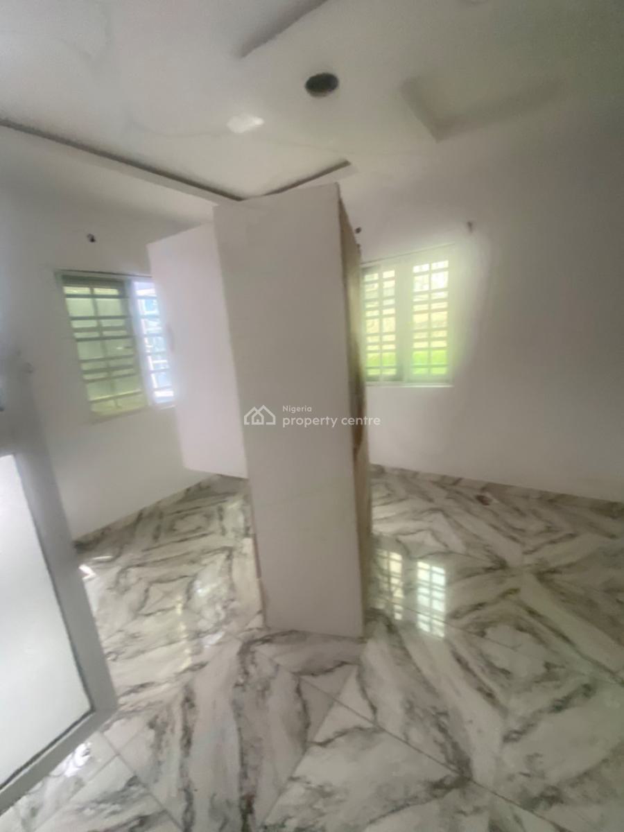 Luxuriously Spacious Self Contain with Excellent Finishing, 14b, Kayode Close, B & M Court, Ologolo, Lekki, Lagos, Self Contain (single Rooms) for Rent