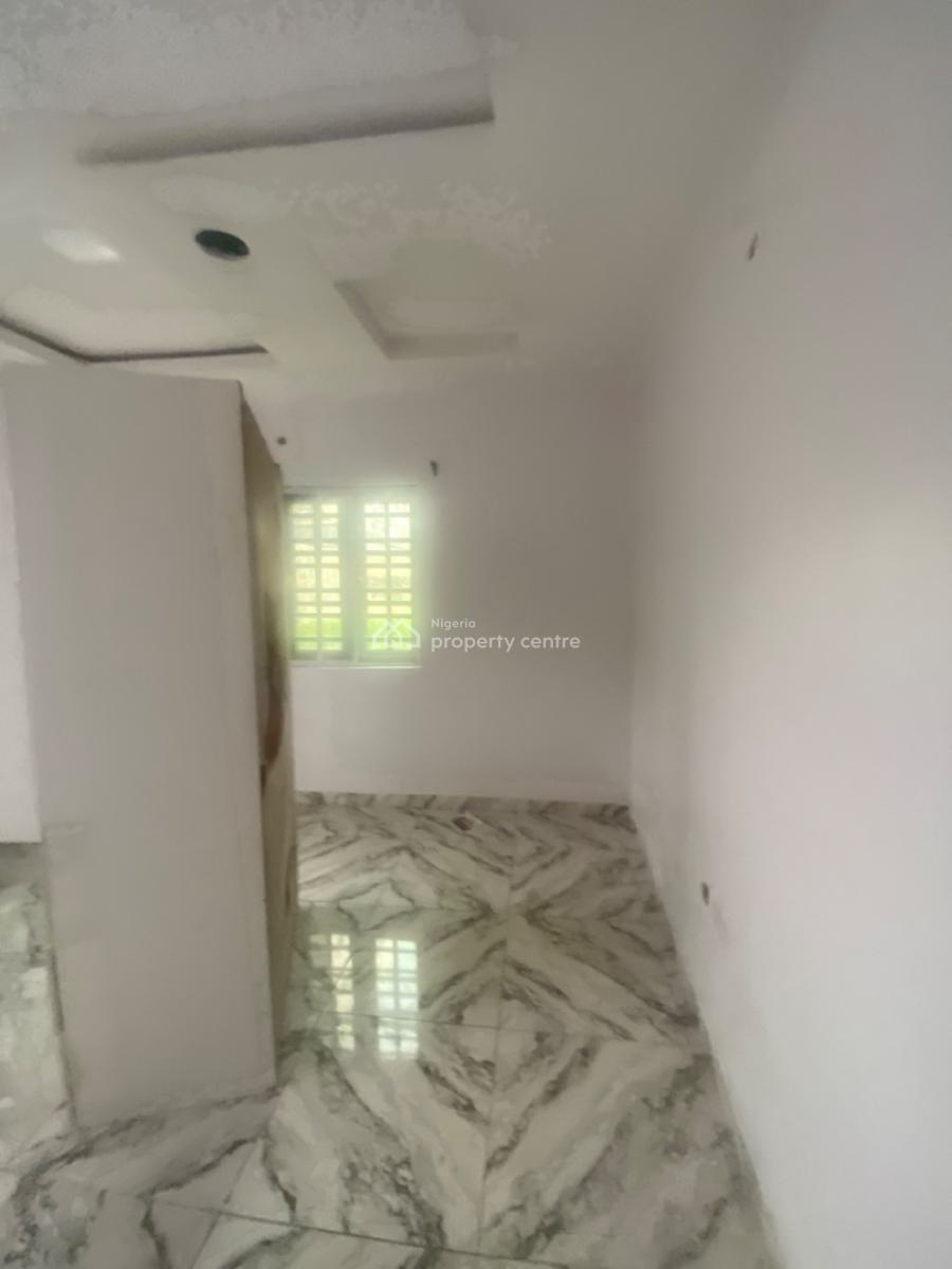 Luxuriously Spacious Self Contain with Excellent Finishing, 14b, Kayode Close, B & M Court, Ologolo, Lekki, Lagos, Self Contain (single Rooms) for Rent