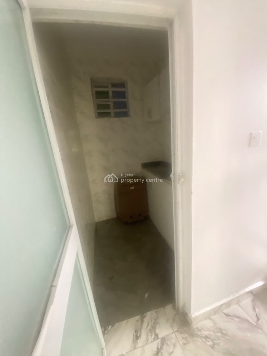 Luxuriously Spacious Self Contain with Excellent Finishing, 14b, Kayode Close, B & M Court, Ologolo, Lekki, Lagos, Self Contain (single Rooms) for Rent