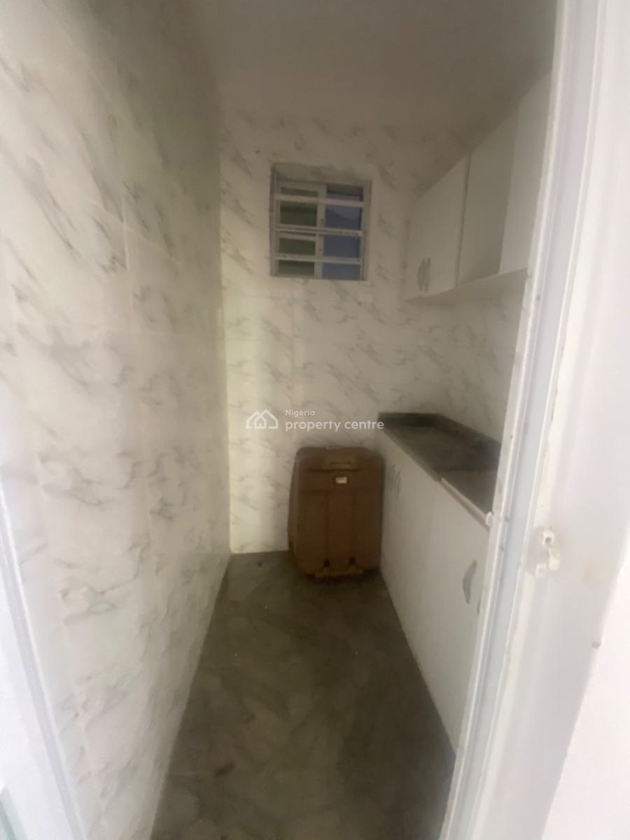 Luxuriously Spacious Self Contain with Excellent Finishing, 14b, Kayode Close, B & M Court, Ologolo, Lekki, Lagos, Self Contain (single Rooms) for Rent