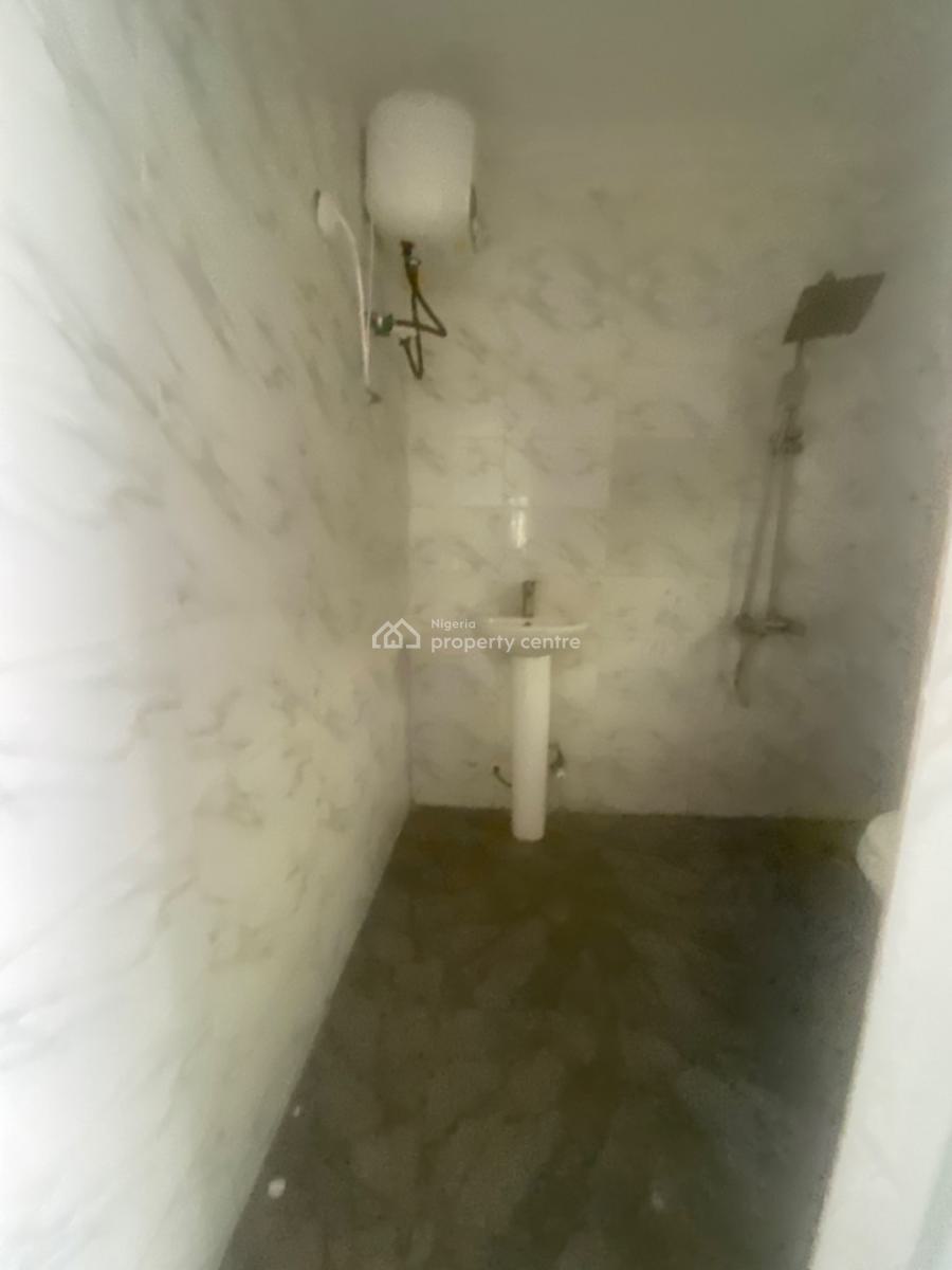 Luxuriously Spacious Self Contain with Excellent Finishing, 14b, Kayode Close, B & M Court, Ologolo, Lekki, Lagos, Self Contain (single Rooms) for Rent