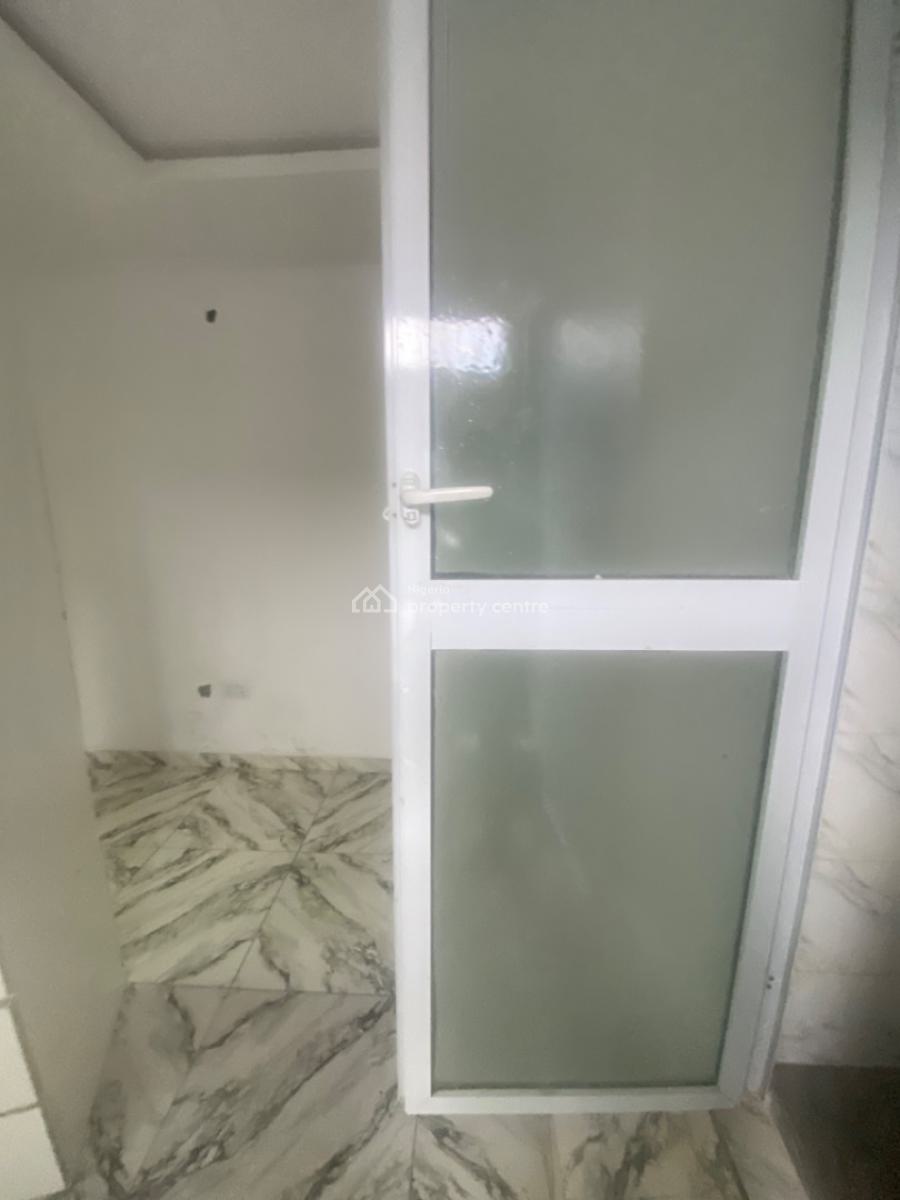 Luxuriously Spacious Self Contain with Excellent Finishing, 14b, Kayode Close, B & M Court, Ologolo, Lekki, Lagos, Self Contain (single Rooms) for Rent