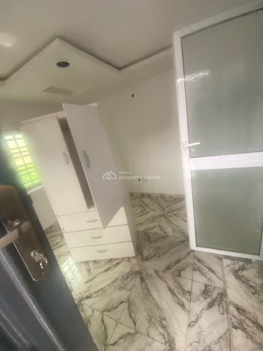 Luxuriously Spacious Self Contain with Excellent Finishing, 14b, Kayode Close, B & M Court, Ologolo, Lekki, Lagos, Self Contain (single Rooms) for Rent