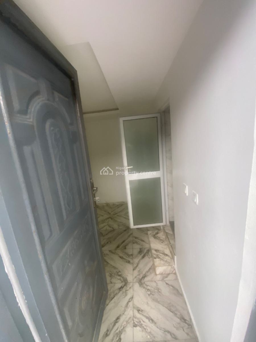 Luxuriously Spacious Self Contain with Excellent Finishing, 14b, Kayode Close, B & M Court, Ologolo, Lekki, Lagos, Self Contain (single Rooms) for Rent