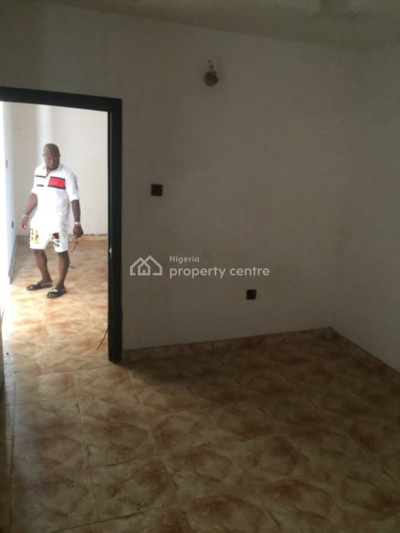 4 Bedroom  Flat Penthouse with Double Open Roof Balconies, Wale Alimi Estate Off Mopo-akinlade Road Opposite Atican Beach Resorts, Okun-ajah, Ajah, Lagos, Flat / Apartment for Rent