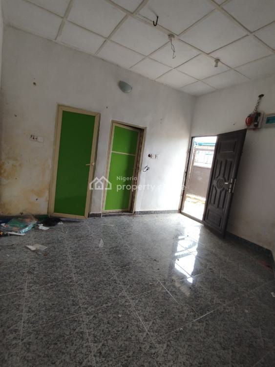 a Fantastic Self-contained, Oron Road, Adjacent Shelter Afrique Estate Junction. Mbiabong Ikot Ant, Uyo, Akwa Ibom, Self Contain (single Rooms) for Rent