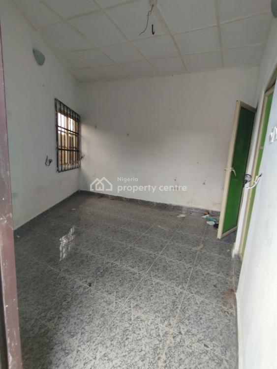 a Fantastic Self-contained, Oron Road, Adjacent Shelter Afrique Estate Junction. Mbiabong Ikot Ant, Uyo, Akwa Ibom, Self Contain (single Rooms) for Rent