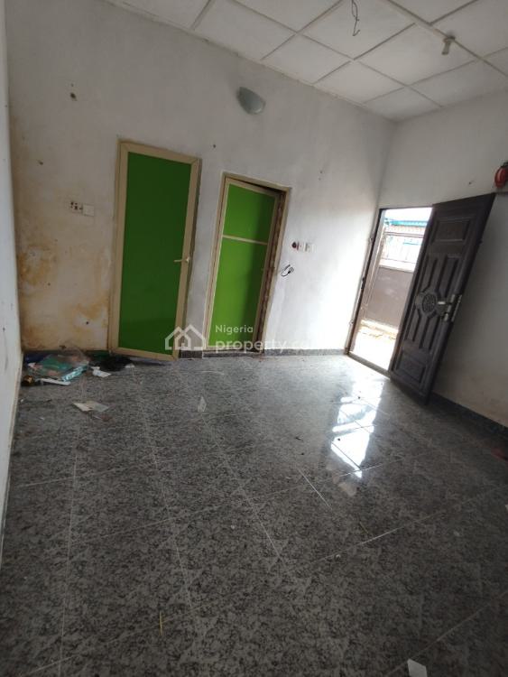 a Fantastic Self-contained, Oron Road, Adjacent Shelter Afrique Estate Junction. Mbiabong Ikot Ant, Uyo, Akwa Ibom, Self Contain (single Rooms) for Rent