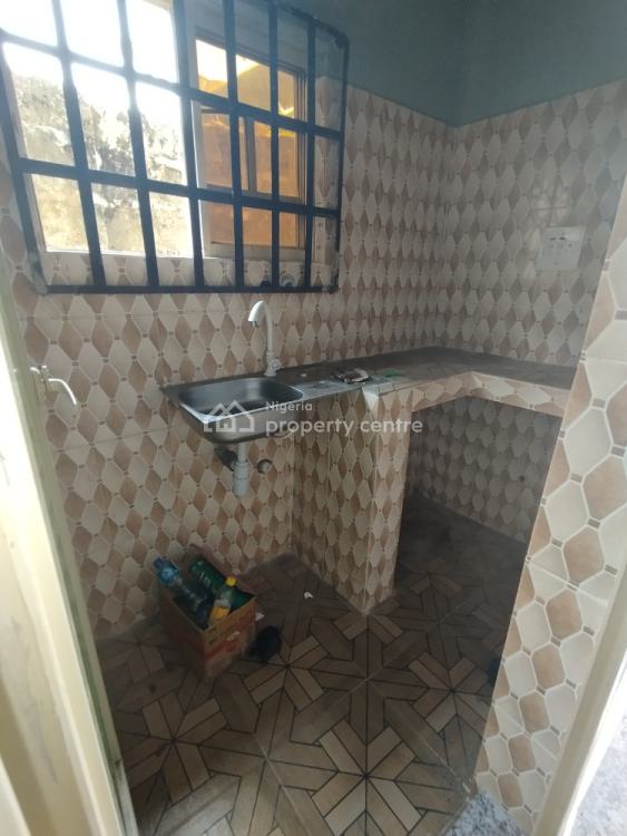 a Fantastic Self-contained, Oron Road, Adjacent Shelter Afrique Estate Junction. Mbiabong Ikot Ant, Uyo, Akwa Ibom, Self Contain (single Rooms) for Rent