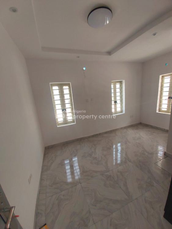 Beautiful 2 Bedroom Flat, 39 Hopevile Estate, Lekki Phase 2, Lekki, Lagos, Flat / Apartment for Rent