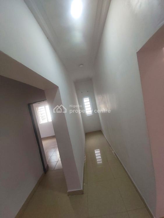 Beautiful 2 Bedroom Flat, 39 Hopevile Estate, Lekki Phase 2, Lekki, Lagos, Flat / Apartment for Rent