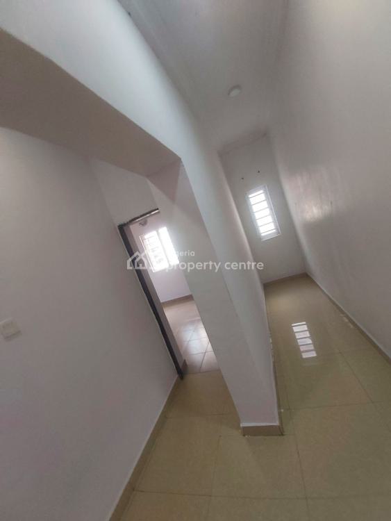 Beautiful 2 Bedroom Flat, 39 Hopevile Estate, Lekki Phase 2, Lekki, Lagos, Flat / Apartment for Rent