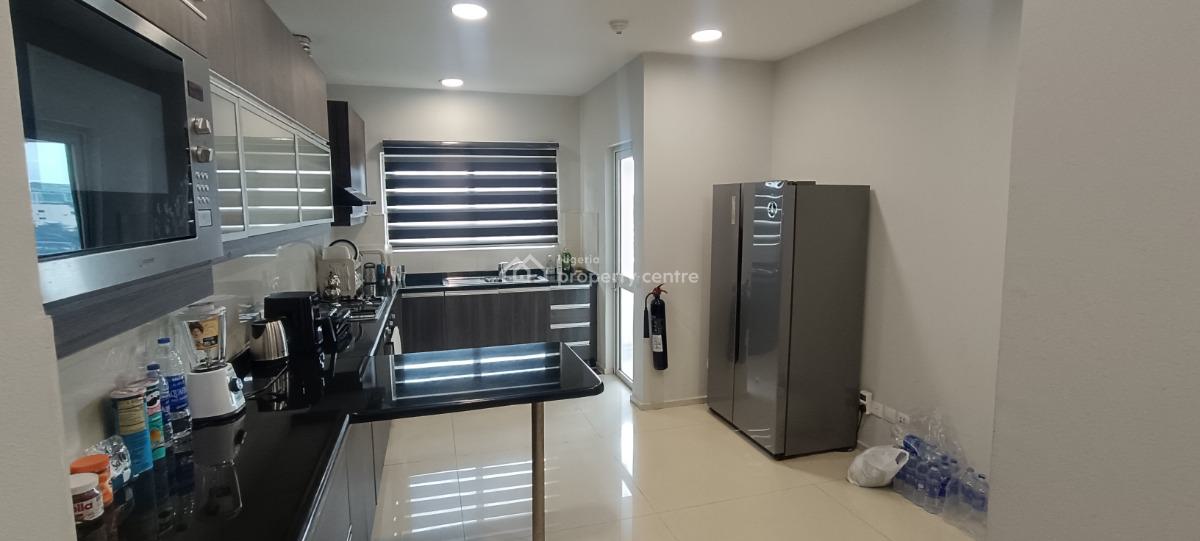 Exquisite 3 Bedroom Apartment with Bq, Off Idowu Martins Street, Off Adeola Odekun, Victoria Island (vi), Lagos, Flat / Apartment for Rent