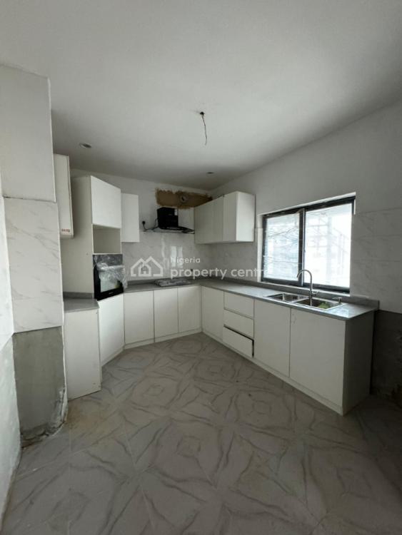Lovely Built 2 Bedroom Apartment, Yaba, Lagos, Flat / Apartment for Sale