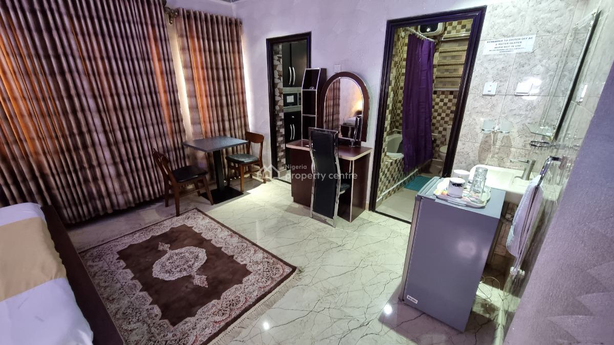 Elegant Executive Suite (room 5), 22, Sule Abuka Street, Opebi, Ikeja, Lagos, Self Contain (single Rooms) Short Let