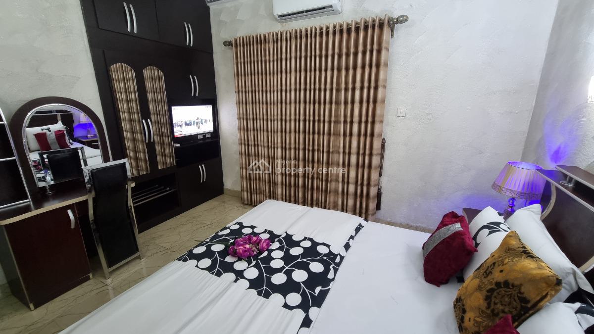 The Executive Apartment -1 Room & Parlour (room 7), 22 Sule Abuka Street, Beside Gtbank Plc, Opebi, Ikeja, Lagos, Flat / Apartment Short Let