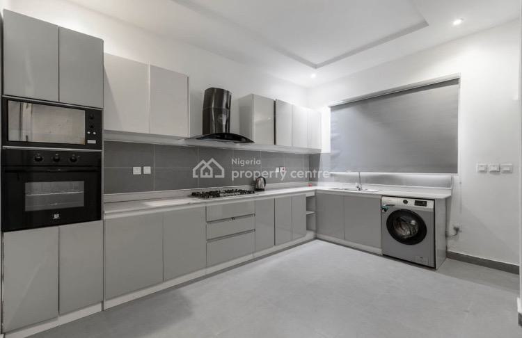 Cozy 3 Bedrooms Apartment with Ps4, Ologolo, Lekki, Lagos, Flat / Apartment Short Let