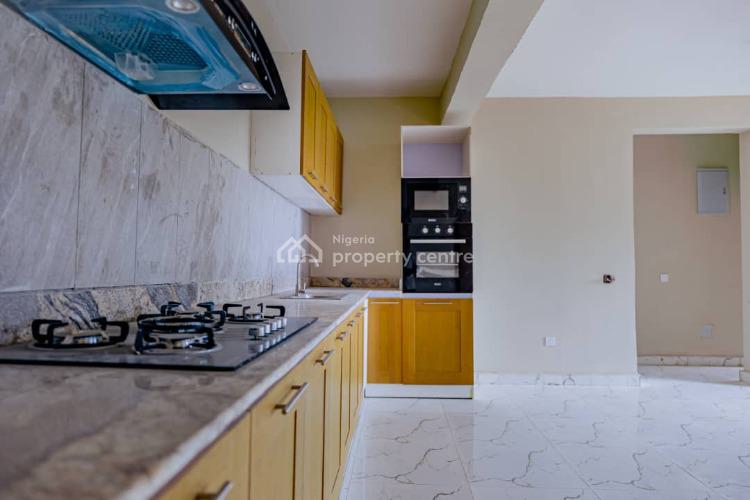 2 Bedrooms Apartment, Michael Ogun Street, Surulere, Lagos, Flat / Apartment for Sale