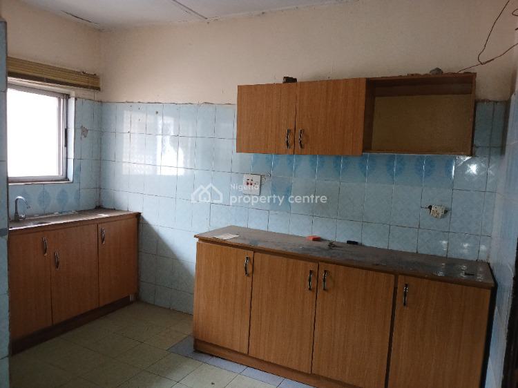 Standard 3 Bedrooms Flat Within a Serene Environment, Utako, Abuja, Flat / Apartment for Rent
