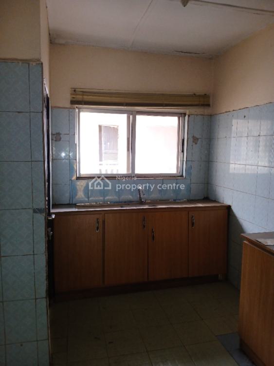 Standard 3 Bedrooms Flat Within a Serene Environment, Utako, Abuja, Flat / Apartment for Rent