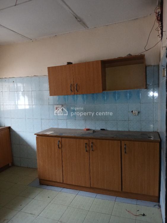 Standard 3 Bedrooms Flat Within a Serene Environment, Utako, Abuja, Flat / Apartment for Rent