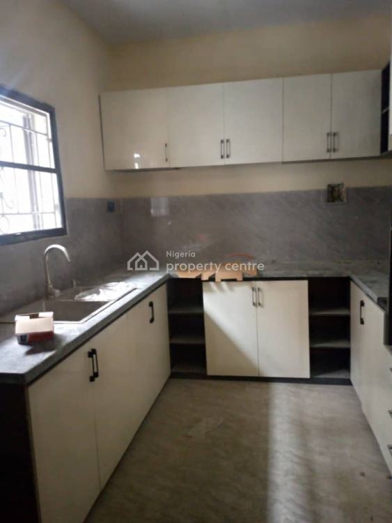 2 Bedrooms, Alagomeji, Yaba, Lagos, Flat / Apartment for Rent