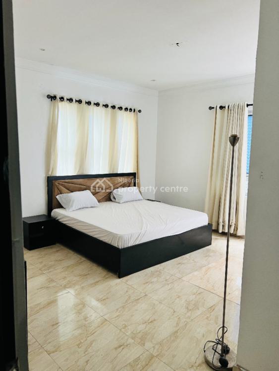 3 Bedroom Shared Apartment, I.w.s Close, Off Platinum Way, Opp Jakande First Gate, Ikate, Lekki, Lagos, Flat / Apartment for Rent