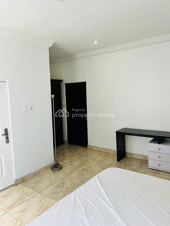 3 Bedroom Shared Apartment, I.w.s Close, Off Platinum Way, Opp Jakande First Gate, Ikate, Lekki, Lagos, Flat / Apartment for Rent