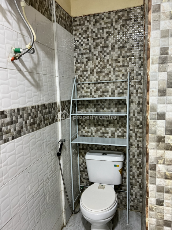 3 Bedroom Shared Apartment, I.w.s Close, Off Platinum Way, Opp Jakande First Gate, Ikate, Lekki, Lagos, Flat / Apartment for Rent