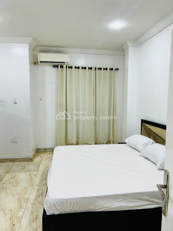 3 Bedroom Shared Apartment, I.w.s Close, Off Platinum Way, Opp Jakande First Gate, Ikate, Lekki, Lagos, Flat / Apartment for Rent