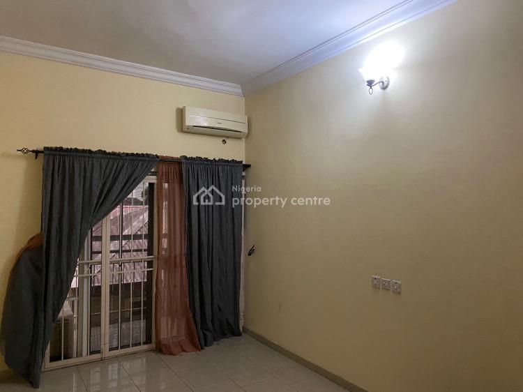 For Rent A Spacious Room In A Shared Apartment, Lekki Phase 1, Lekki