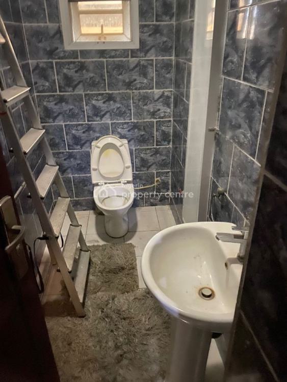 For Rent A Spacious Room In A Shared Apartment, Lekki Phase 1, Lekki