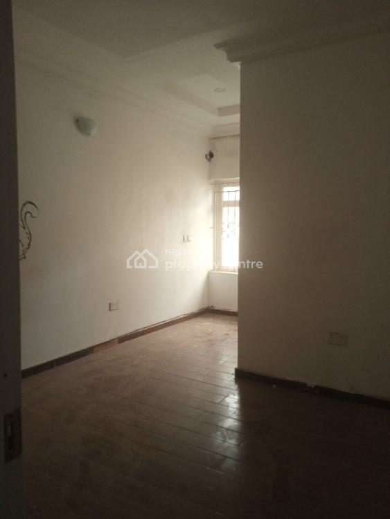 Well Maintained 4 Bedrooms Terrace, Chevron Drive, Lekki, Lagos, Terraced Duplex for Sale