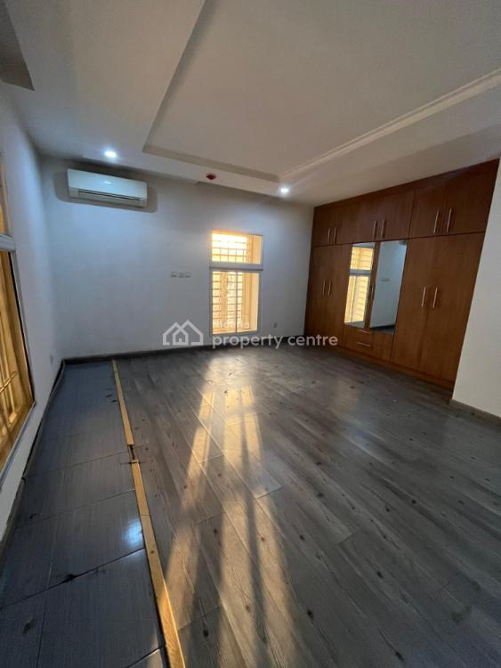 For Rent Nice Finished 3 Bedroom Flat, Gilmore Tarred Road, Jahi