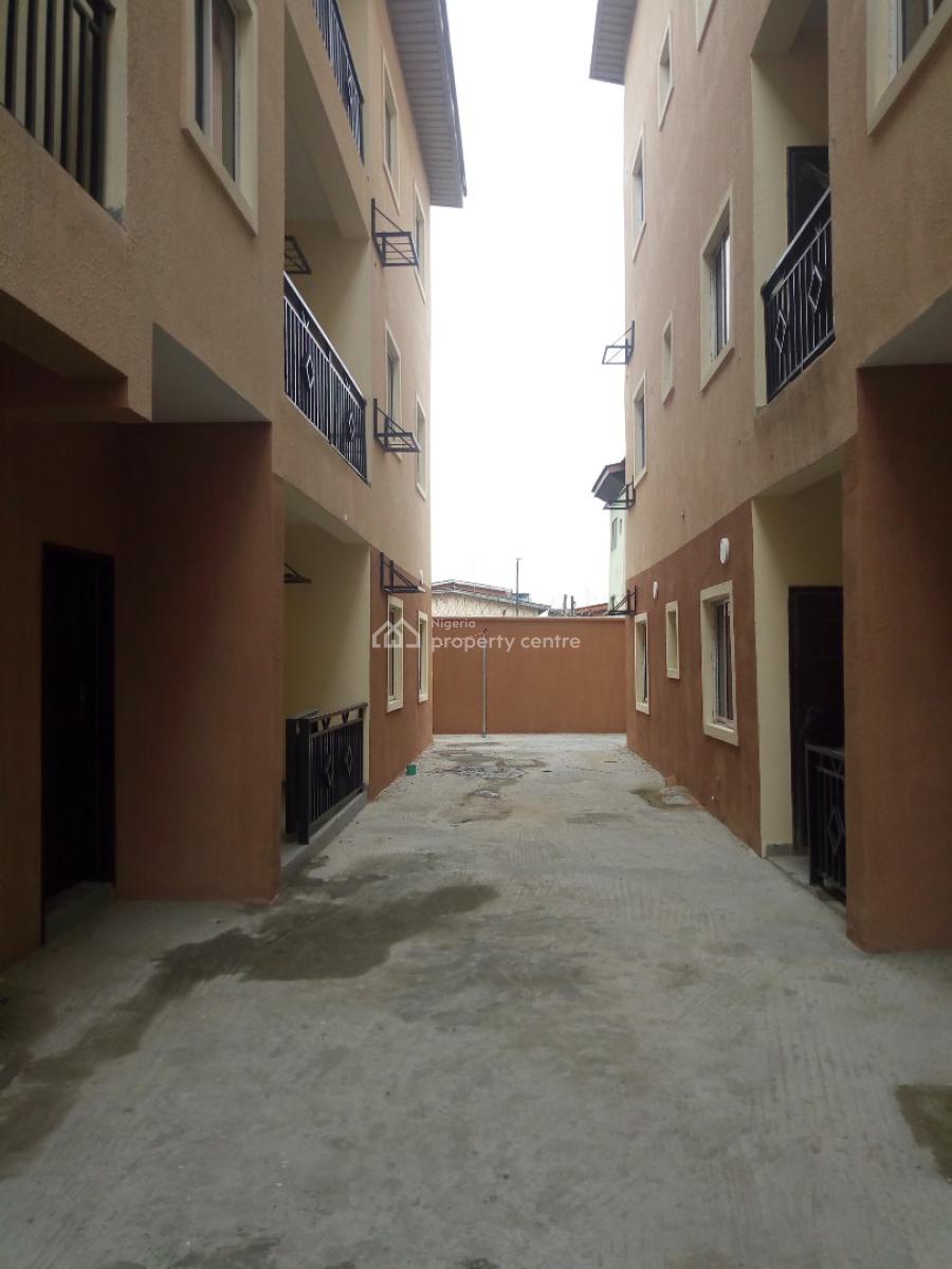 Block of 10 Flats on 2 Plots of Land, Alagomeji, Yaba, Lagos, Block of Flats for Sale