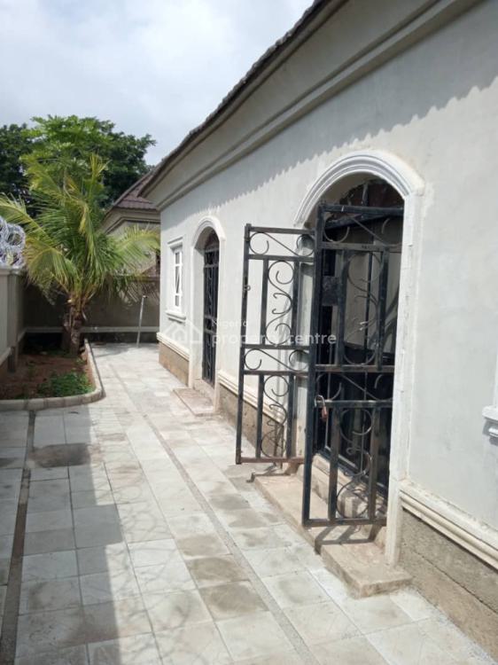 For Rent One Bedroom Flat With Two Toilets, Broadview Estate, Idu