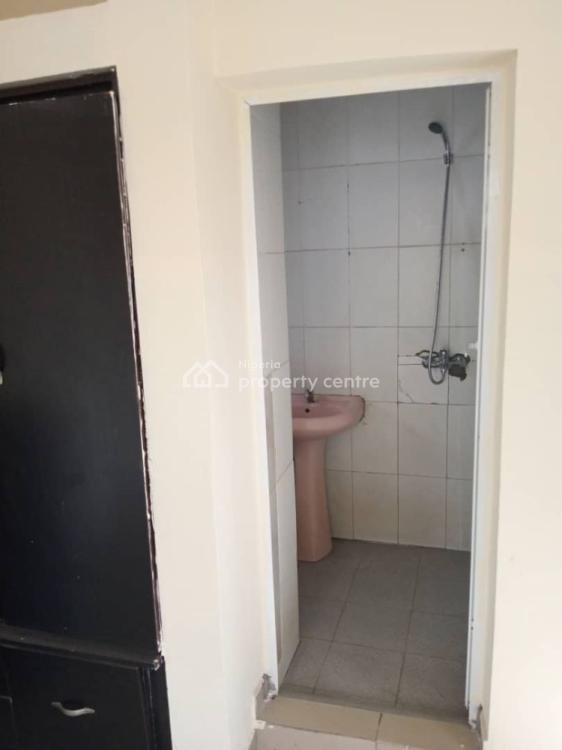 For Rent One Bedroom Flat With Two Toilets, Broadview Estate, Idu